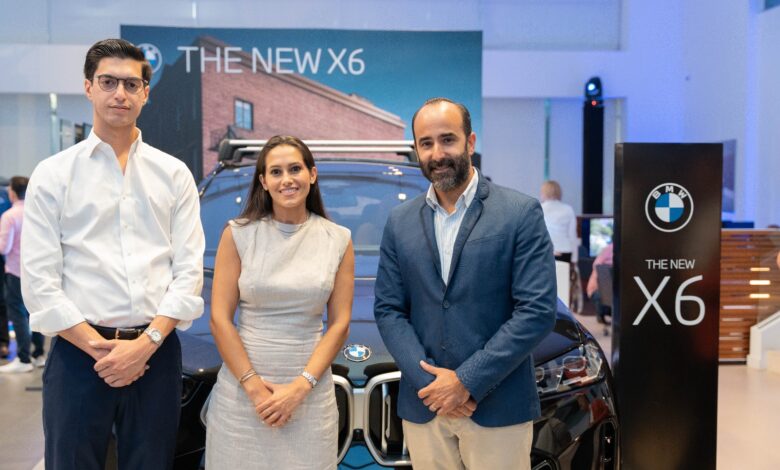 Daniel E. Rodríguez F, BMW Product Genius; Paola Martí, Client Advisor y Mario García, Gerente de Ventas BMW